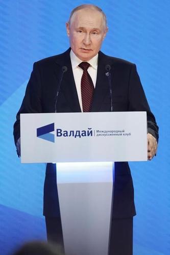 Russia has tested a nuclear-powered missile and could revoke a global atomic test ban, Putin says