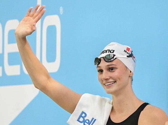 Summer McIntosh breaks women's 200-metre butterfly world record at Canadian trials