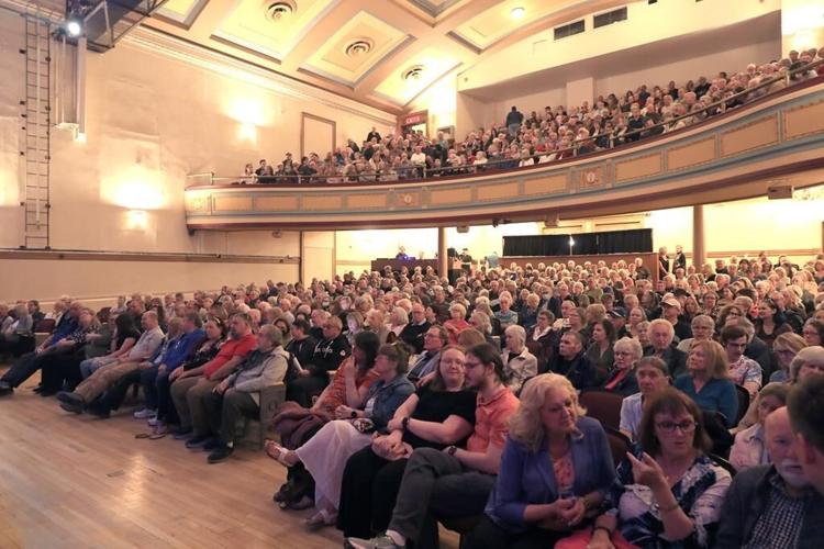 'We had to be here': Fans gather at hometown concert celebrating Gordon Lightfoot