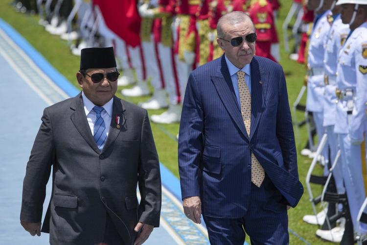 Leaders of Indonesia and Turkey hold talks on defense and economic ties