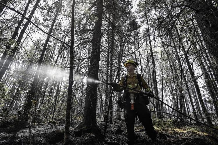 More foreign firefighters expected to arrive today to help Canada battle wildfires