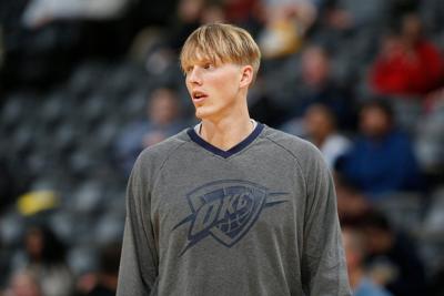 Former Duke player Kyle Singler charged with assaulting girlfriend in Oklahoma