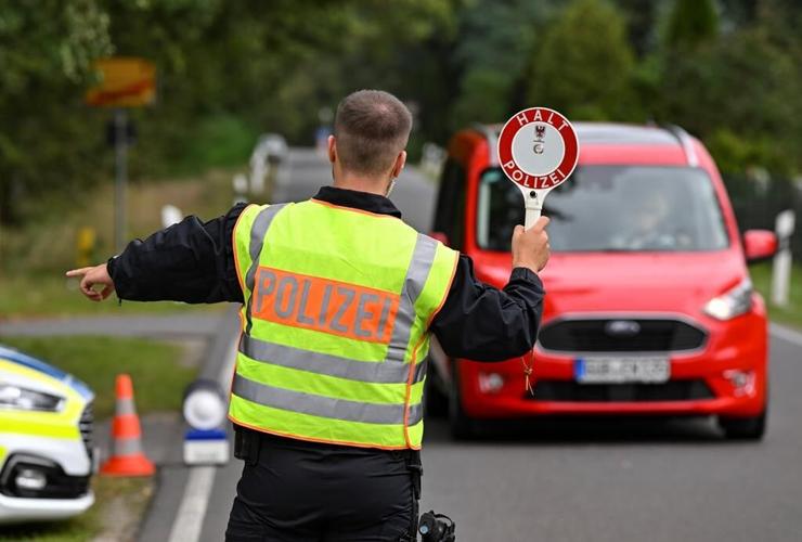 German police raid locations across the country in connection with smuggling of Syrian migrants