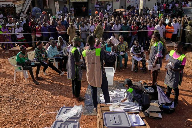 Vote counting underway in Uganda as opposition leader criticizes process