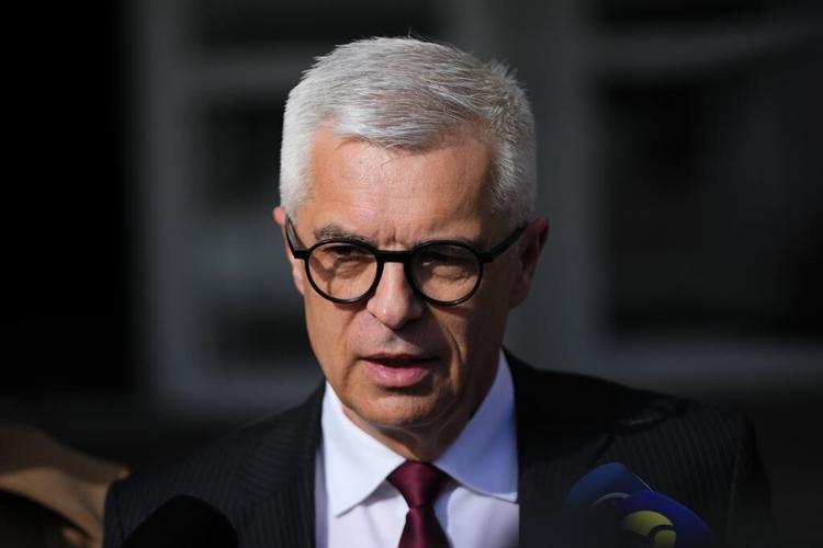 Pro-Western diplomat faces an ally of populist premier in a race for Slovakia's presidency
