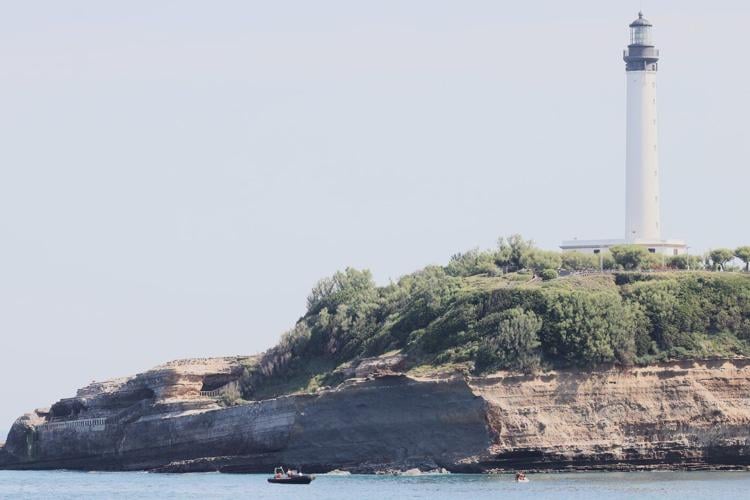 A cliff collapses near Biarritz lighthouse, killing a diver and leaving another missing