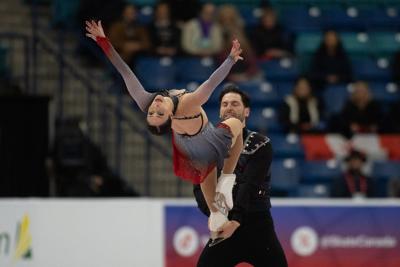 Two ɫtv pairs teams in top 3 at Skate Canada International competition