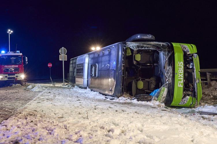 A bus accident on a highway in northeastern Germany leaves 2 dead