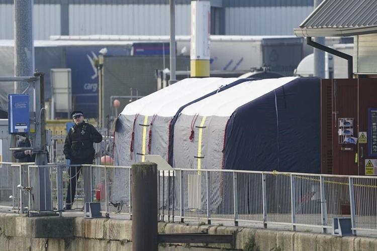 4 confirmed dead as migrant boat capsizes in English Channel