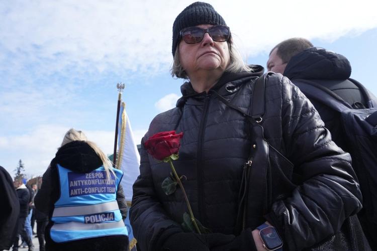 Protesters in Russia try to disrupt Poland's commemoration of president's plane crash