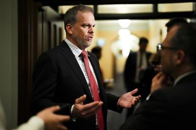 Le ministre fédéral de la Santé, Mark Holland, défend ses nouveaux pouvoirs
