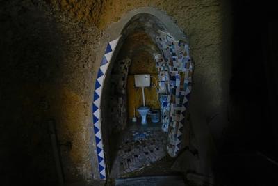 After half a century, Israel moves to evict squatter from his cave home on the beach