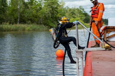 The last known intact US slave ship is too 'broken' and should stay underwater, a report recommends
