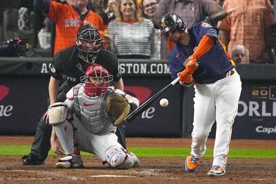 Phils go quietly in Series finale as bopper becomes bunter