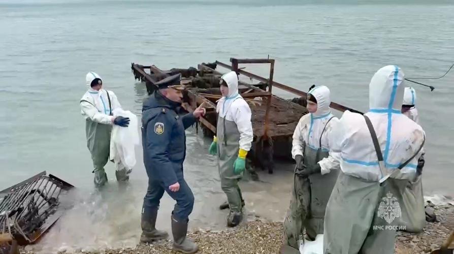Russia forms an emergency task force as Kerch Strait oil spill continues to spread