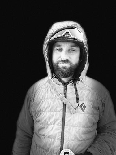 Experts and recovery teams hope to reach site of Alaska avalanche that buried 3 skiers