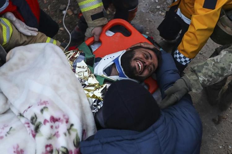Survivors still being found as quake death toll tops 25,000