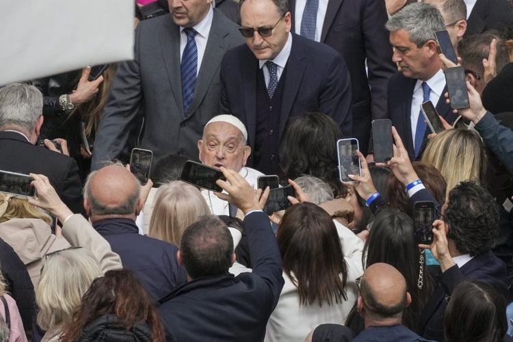 Convalescing Pope Francis opens Holy Week with in-person greeting in St. Peter's Square