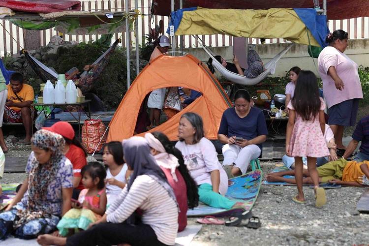 Aftershocks complicate Philippine recovery from quake that killed 45 and displaced thousands