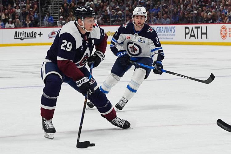 Perfetti's late goal helps Jets roll over Avalanche 4-2
