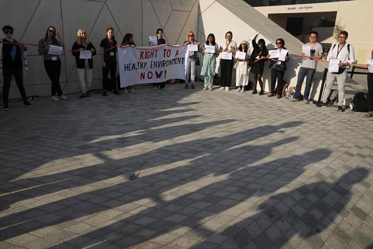 Climate talks enter last day with no agreement in sight on fossil fuels