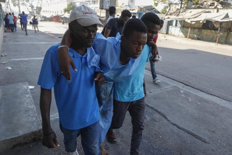 Gunfire paralyzes Haiti as powerful gang leader says he will try to detain police chief, ministers