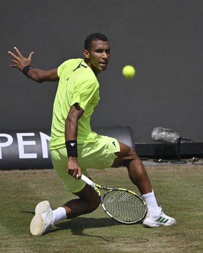 ��ɫtvs Auger-Aliassime, Shapovalov win first-round matches in Halle