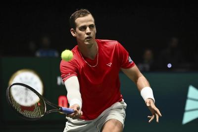 Canada downs Sweden in Davis Cup to stay undefeated