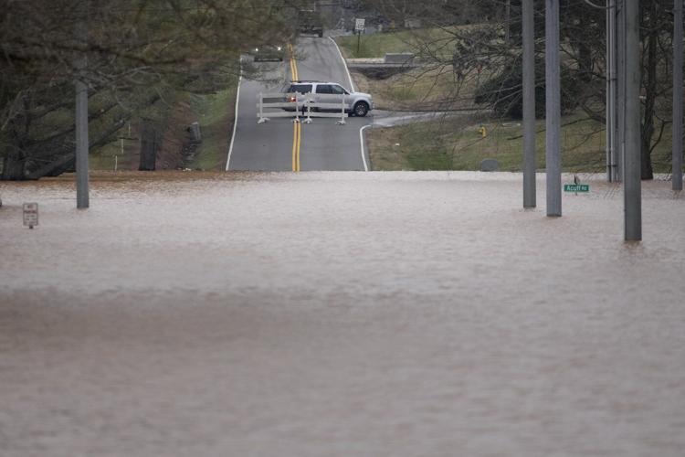 'Life-threatening cold' hits parts of US following deadly weekend flooding