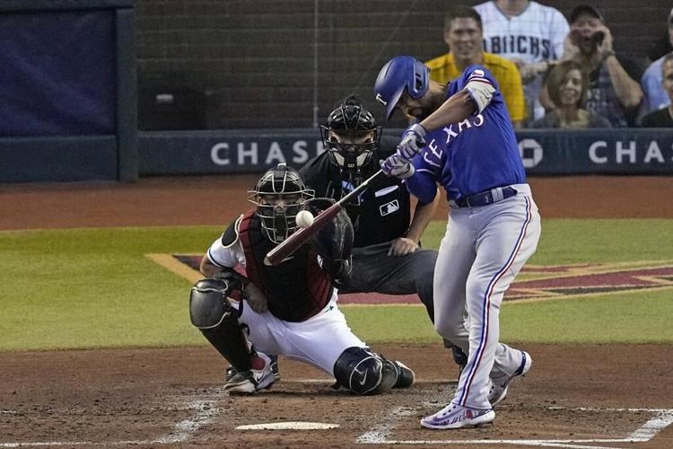 Seager stars with 2-run HR, stellar defense to lead Rangers over D-backs 3-1 in World Series Game 3