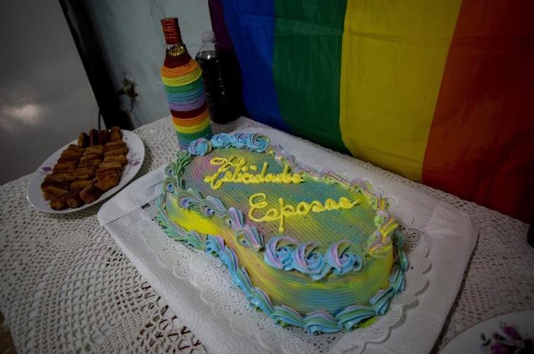 Gay couples in Cuba marry under new law