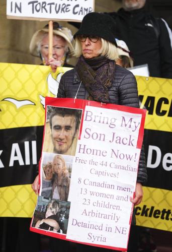 Parents of ��ɫtv held in Syria urge Ottawa to act as prisoners are sent to Iraq