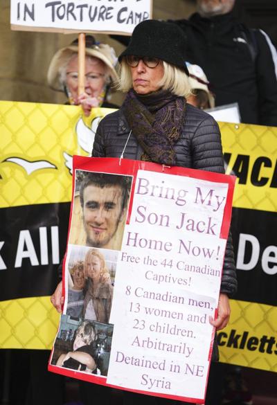 Parents of ��ɫtv held in Syria urge Ottawa to act as prisoners are sent to Iraq