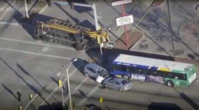 Vehicle wanted in Chicago homicide crashes into Milwaukee school bus during police pursuit