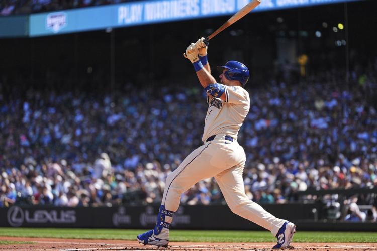Cal Raleigh hits his 48th, 49th homers to set MLB season mark for catchers, passing Salvador Perez