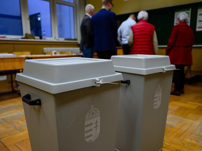 Polls open in Hungary in a key election that could unseat populist Prime Minister Orbán