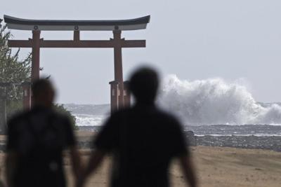 Typhoon Shanshan threatens heavy rain and traffic disruption in southwestern Japan