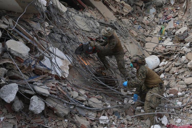Spotless uniforms, stalled cranes: Inside Venezuela’s faltering quake rescue effort