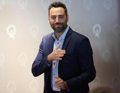 Quebec party loses longtime member after deciding men can't run in byelections