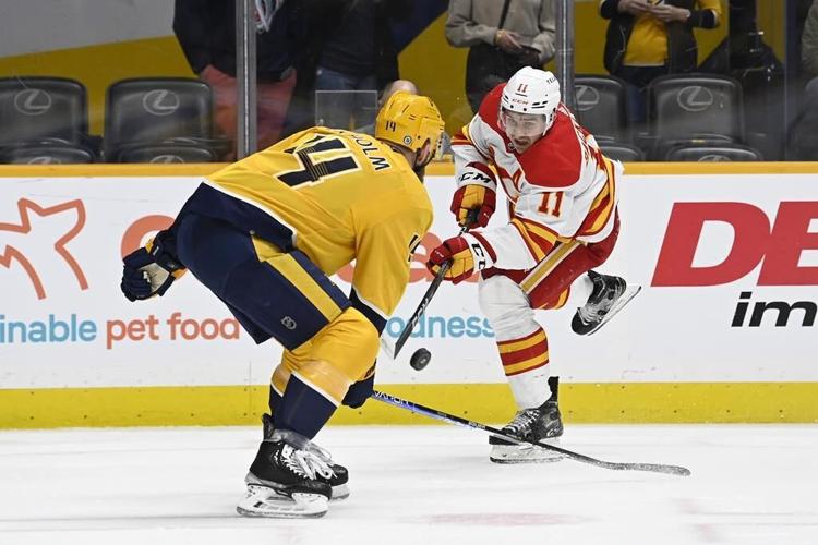 Saros makes 38 saves, leads Predators past Flames 2-1