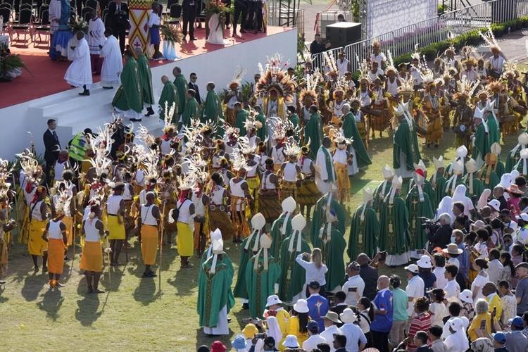 Pope to bring in a ton of humanitarian aid to remote Papua New Guinea as he celebrates periphery