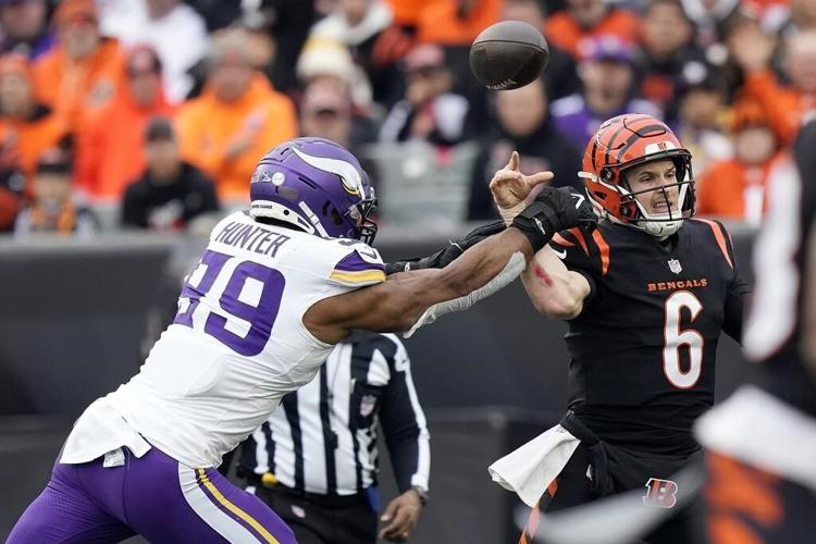 Higgins' savvy goal-line play, McPherson's field goal in OT help Bengals beat Vikings 27-24
