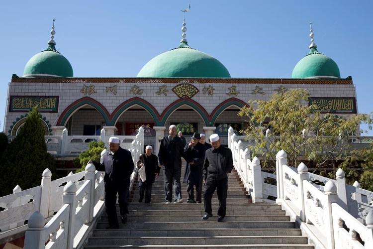 China is expanding its crackdown on mosques to regions outside Xinjiang, Human Rights Watch says