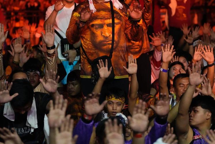 Filipino Catholics express outrage over corruption scandal during massive religious procession