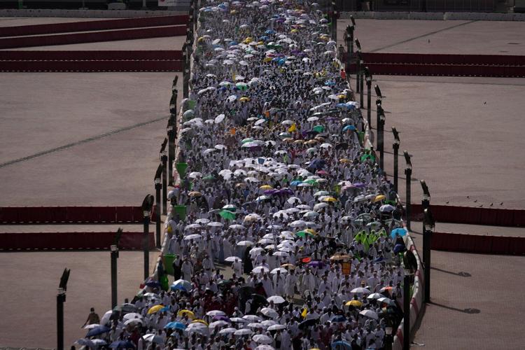Muslim pilgrims perform Hajj rituals under intense heat as Eid al-Adha celebrations start