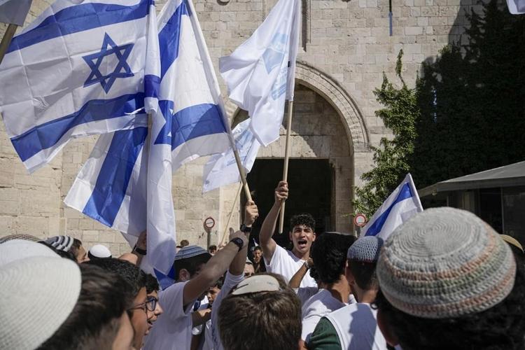 The Latest | Israeli troops launch attacks in central Gaza, possibly widening their offensive