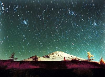 The Leonid meteor shower peaks as the supermoon wanes
