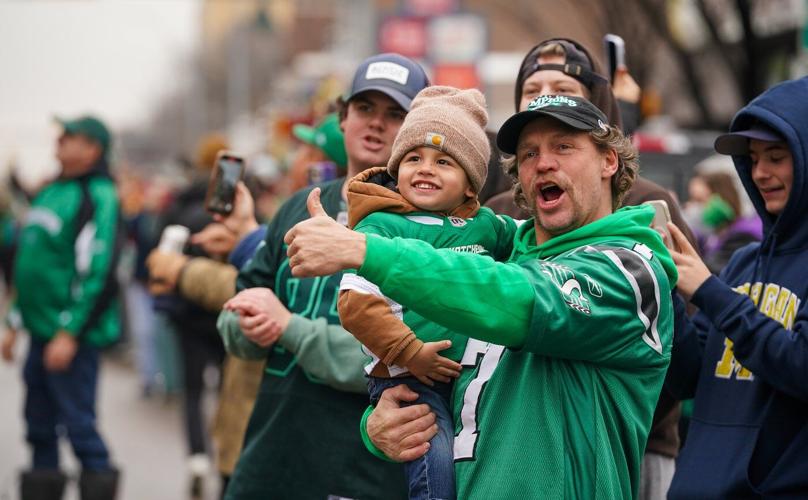 'Not a dream': Grey Cup champions Saskatchewan Roughriders hold parade in Regina