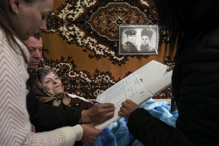 Moldova's election faces AI-driven disinformation from Russia