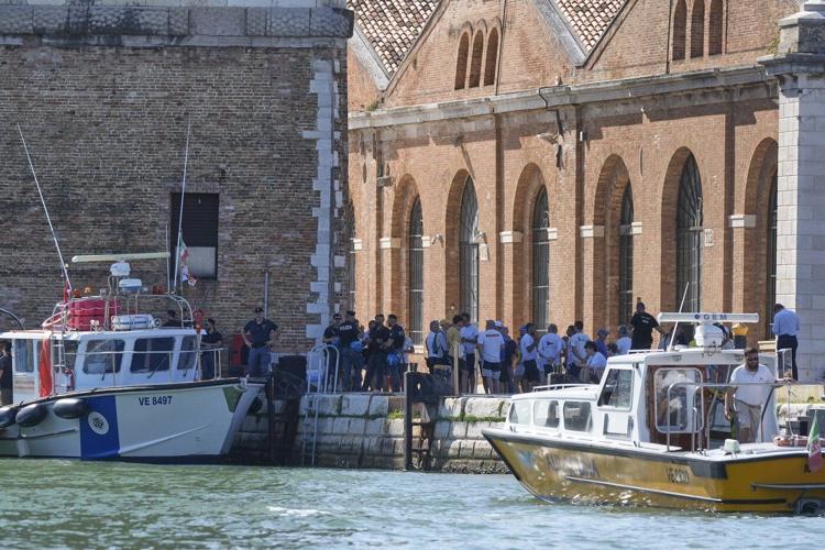 ‘Kisses yes, Bezos No,’ protesters say, as Bezos wedding bonanza stirs controversy in Venice